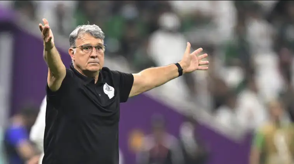 Gerardo ‘Tata’ Martino (México): El estratega argentino abandonó su puesto tras quedar eliminado en la fase de grupos. Solo ganó un partido, perdió y empató uno en Qatar.