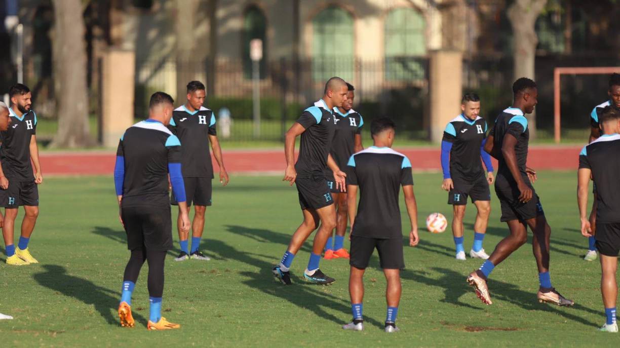 Por lo tanto, Buba López no soltará la titularidad; en la zaga saldrán Joseph Rosales por la izquierda, Marcelo Santos por el costado derecho y Luis Vega con Devron en la zaga central.