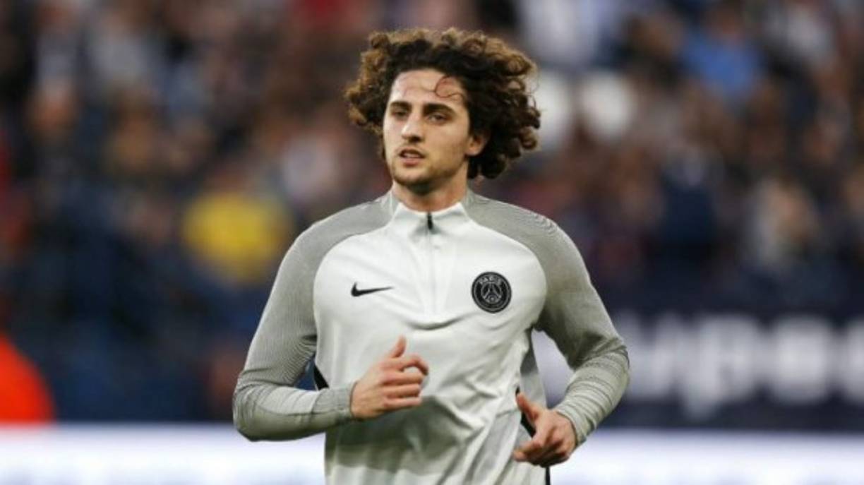 Adrien Rabiot: Mediocampista francés de 23 años de edad que podría llegar al Barcelona. Al parecer el cuadro culé busca quitarle una pieza clave al PSG, como venganza por el fichaje de Neymar.