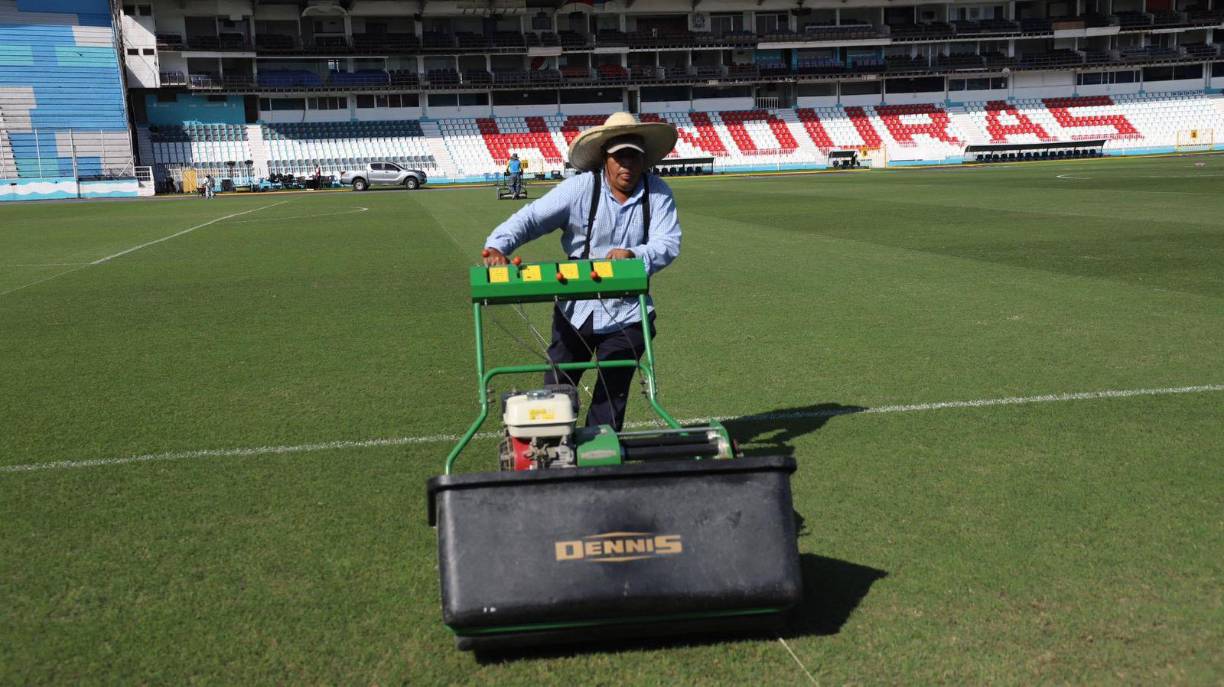 Desde tempranas horas se hicieron los retoques para recibir el choque entre Motagua y Olimpia en la gran final de ida del Apertura 2023.