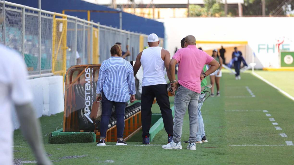 Dugouts nuevos en el estadio Morazán de San Pedro Sula.