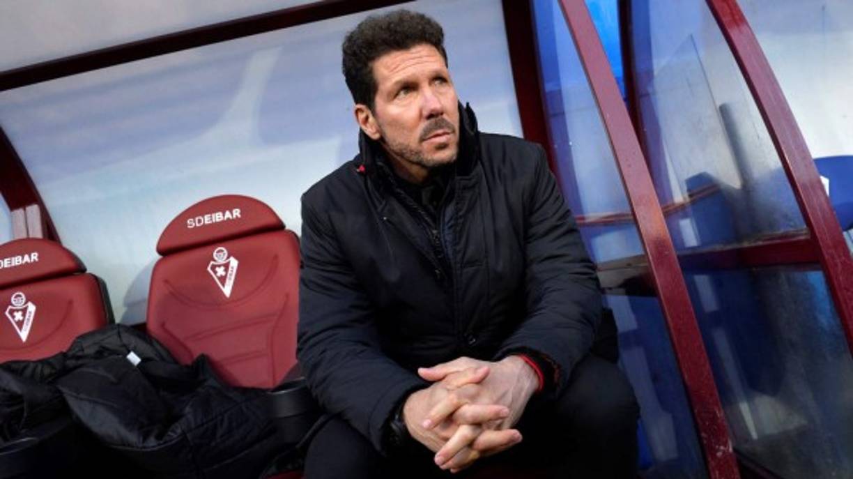 'El club ha hecho un esfuerzo enorme manteniendo a todos los jugadores importantes. Está claro que lo que se han quedado tienen un sentido de pertenencia y eso habla muy bien del club', declaró Diego Simeone, entrenador del Atlético de Madrid. 'Sin fichajes hay que reforzar la esencia del equipo', añadió.