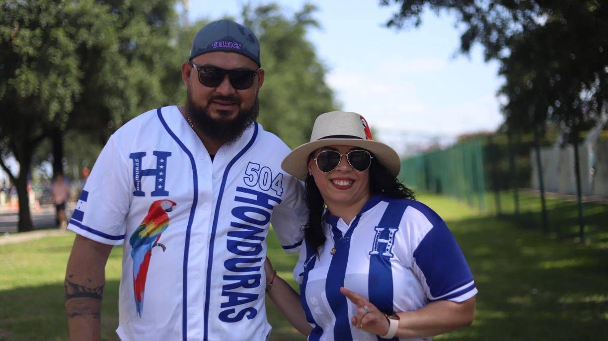 La afición comenzó a llegar desde tempranas horas al recinto para disfrutar del debut de la Bicolor en la Copa Oro 2023.