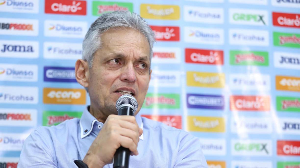 Reinaldo Rueda mostró su descontento por la “falta de hospitalidad” tras su arribo a México para enfrentar al Tri en la vuelta de los Cuartos de Final de la Nations League.