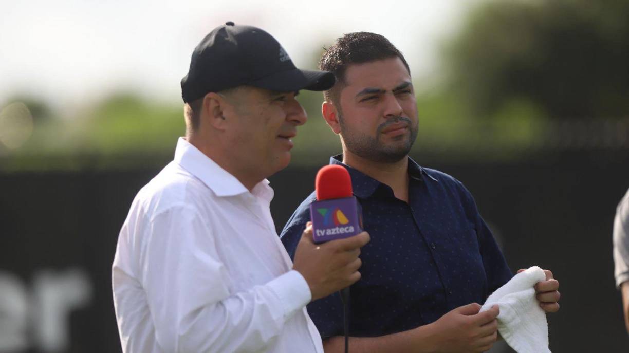 Al entrenamiento llegó la exigente prensa mexicana y siguieron de cerca al menos 35 minutos de los trabajos que los jugadores realizaban en el precioso predio del Houston Dynamo.