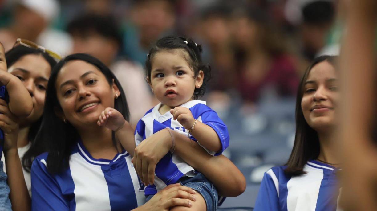 Las imágenes de los pequeños que se robaron el show en la previa del debut de Honduras ante México.