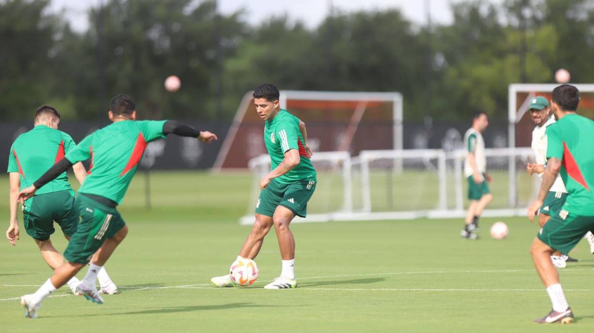 Una hondureña cautiva: México cerró filas para la batalla ante Honduras