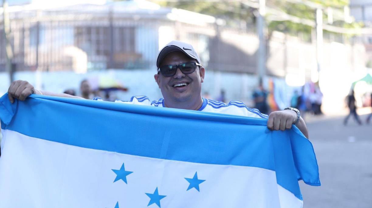 Los aficionados disfrutaron de un buen ambiente en la previa del Honduras México.