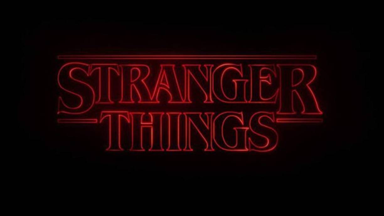 La grandiosa secuencia de inicio fue inspirada por el trabajo de Richard Greenberg, el mismo artista que diseñó intros de clásicos de los 80 como Alien, Altered States, Superman, Arma Mortal, The Dead Zone, y Los Goonies.