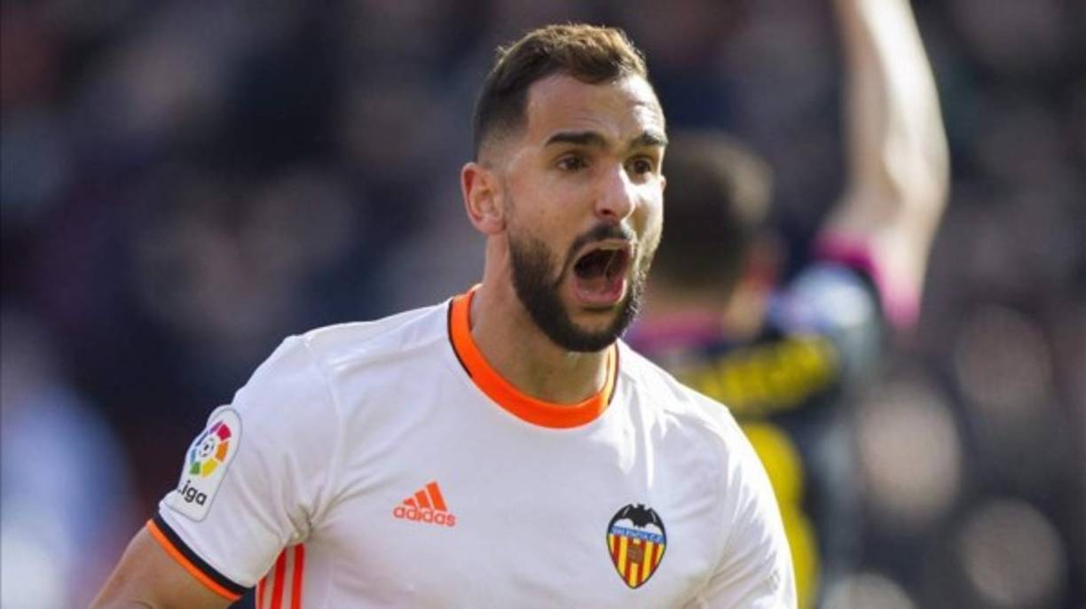 Martín Montoya, también lateral derecho que juega en el Valencia.
