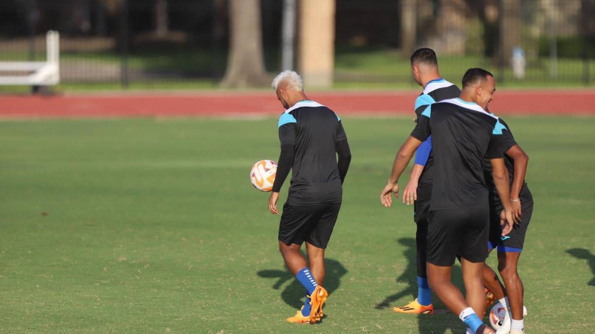 ¿Y el Chelito? Un pelón y tres pintados en último entrenamiento de Honduras