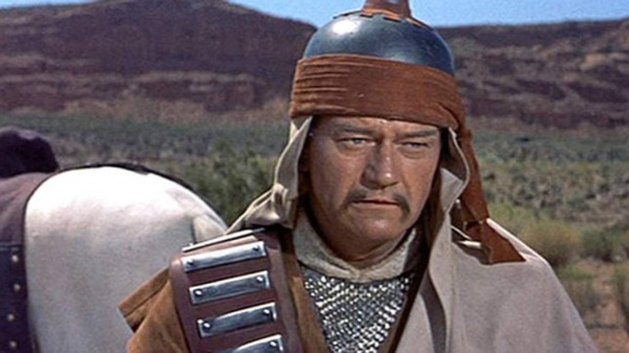 EL CONQUISTADOR<br/>Según algunos, se trata de 'la película más maldita de la historia'. <br/>Del total de unas 220 personas que trabajaron en su filmación, 91 contrajeron algún tipo de cáncer, lo que provocó la muerte a 46 de ellas, entre los que figuran los dos protagonistas principales, John Wayne y Susan Hayward, además de su director, Dick Powell.<br/>Se cree que la causa de tantas muerte se debe a la época en la que fue filmada (1956) y al lugar (el desierto de Nevada, EEUU), circunstancias que coinciden con una serie de pruebas nucleares en la zona, lo que habría expuesto a la producción a altas dosis de radiación provenientes del suelo y el agua contaminados del lugar.