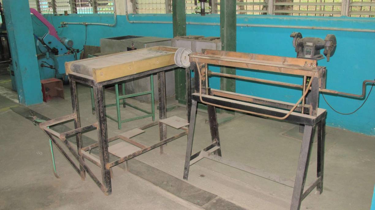 Aunque la iniciativa es de mucho beneficio para los jóvenes, el docente reconoció que la verdadera solución sigue siendo la actualización o modernización del equipo en los talleres, por la que han luchado durante años, pero “lamentablemente” no han recibido apoyo del Gobierno.