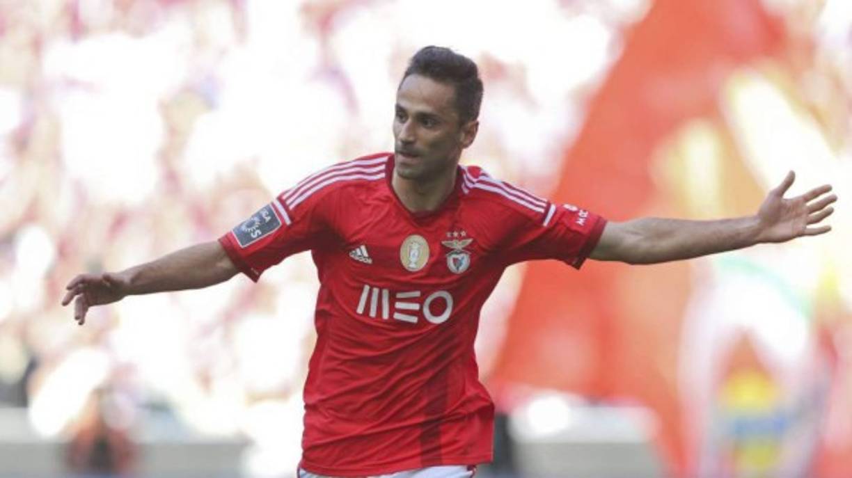 Barcelona's Argentine forward Lionel Messi gestures during the Spanish league football match Valencia CF against FC Barcelona at the Mestalla stadium in Valencia on January 25, 2020. (Photo by JOSE JORDAN / AFP)
