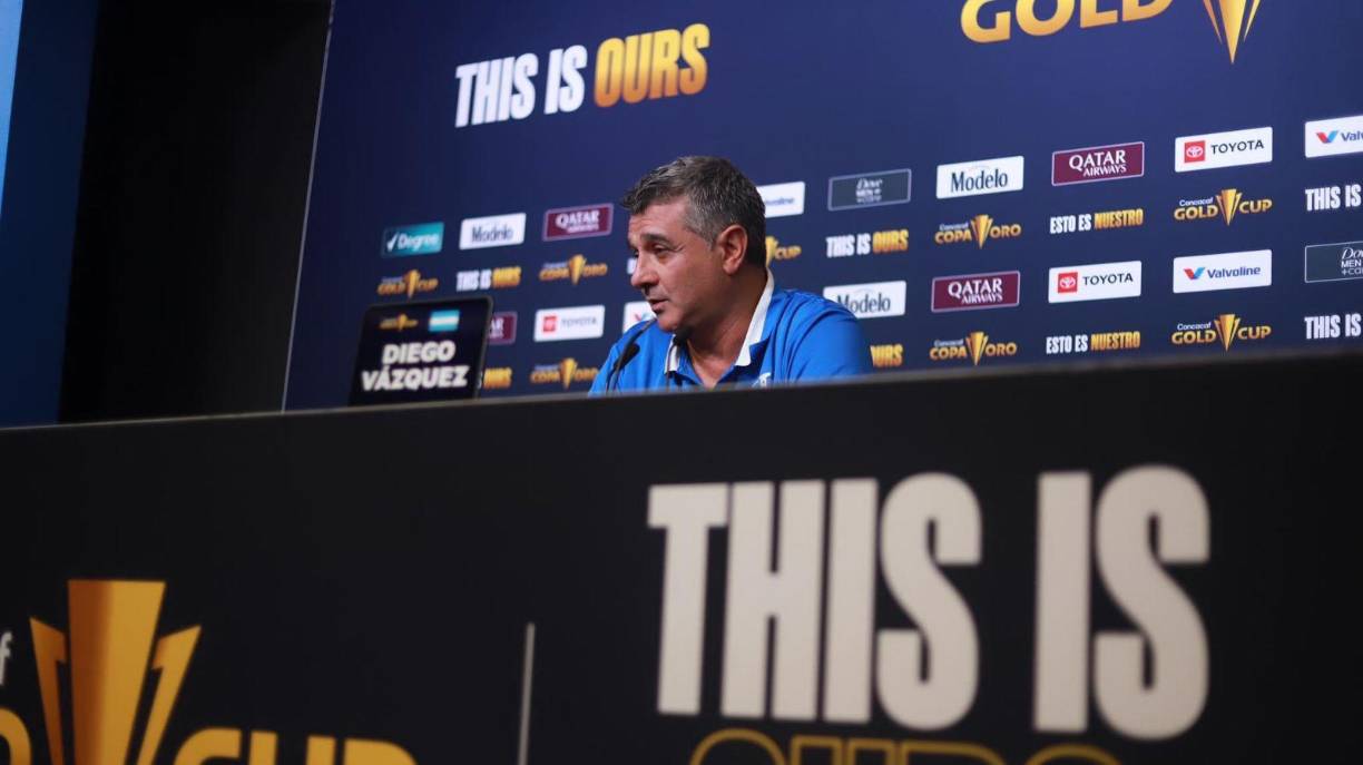 “Buenas noches .Diego, hoy ya se consume la eliminación de Honduras a pesar del gran partido de la Selección y también hoy termina su contrato con la Bicolor. Entonces, ¿Qué de positivo siente que la he dejado su aventura al equipo? y la segunda, ¿lo considera fracaso esta eliminación?, fue la pregunta de Roca.