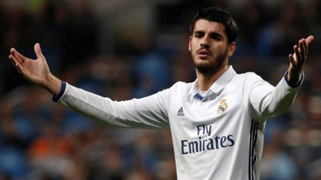 Según Sky Sports Italia, el Manchester United continúa empeñado en el fichaje de Álvaro Morata. De acuerdo con este medio, los 'Reds Devils' hicieron una oferta de 60 millones de euros al Real Madrid, pero el club blanco la rechazó y elevó el precio del delantero hasta los 90 kilos. De acuerdo a información de Marca, Zinedine Zidane quiere que se quede el atacante español, pero pide un ariete si se va.