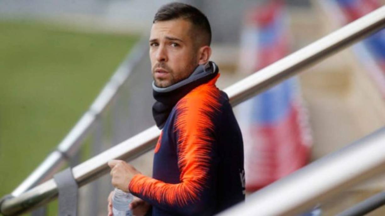 Jordi Alba: Sorpresa. Medios españoles informan que en el Barcelona planean vender al futbolista de cara a la próxima campaña.