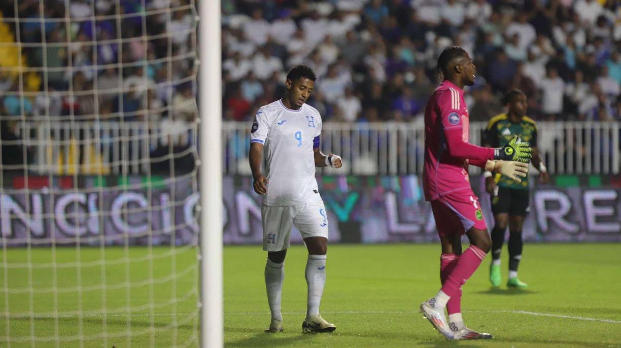 El Choco Lozano mostró su peor cara en esta segunda era de Reinaldo Rueda al frente de Honduras. Venía con gol, asistencias y juego dinámico.