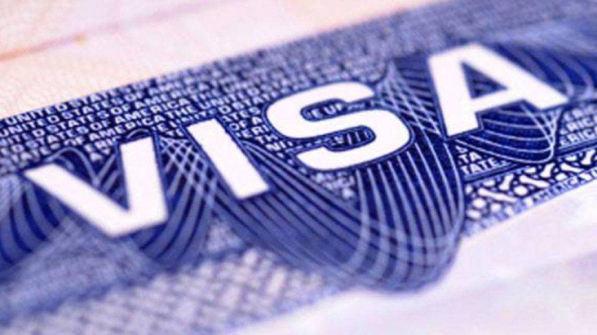 05. ¿De cuánto tiempo será su estancia en los Estados Unidos y cuándo piensa viajar? Con presición específique su respuesta. Asegúrese de que la misma coincida con el plazo que anotó en el formulario DS-160. Ejemplo: Parto el 12 de diciembre, voy por siete días y regreso el 19 de diciembre. No es necesario que tenga reservaciones de hotel y avión, hágalo cuando le aprueben la VISA.