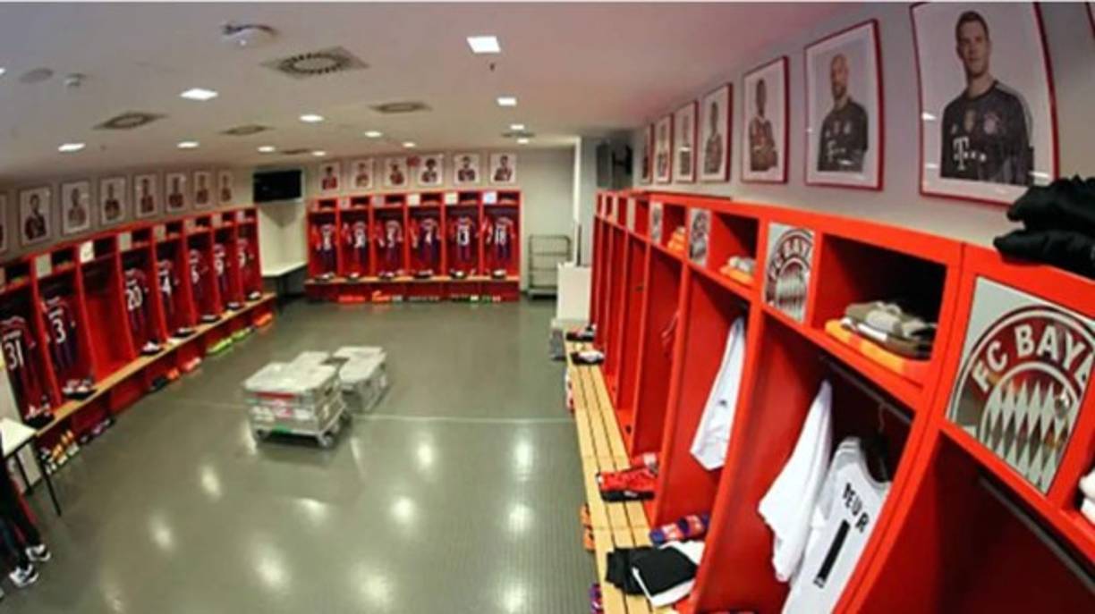 Allianz Arena (Bayern Múnich) - ​A primer vista puede no parecer gran cosa, pero el estadio del Bayern es uno de los más modernos de Europa. Con varios televisores para analizar partidos y jugadas, piscina y espacio suficiente para cada uno de los jugadores del equipo.