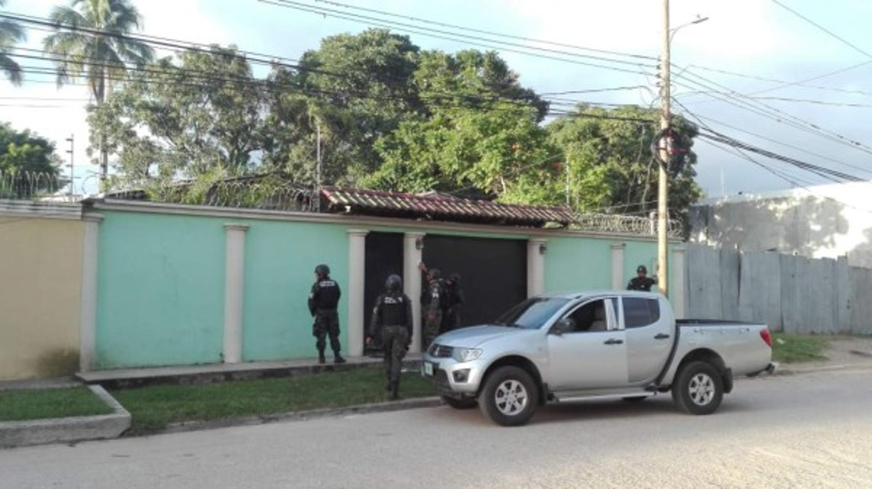 El operativo implicó un amplio despliegue de efectivos, principalmente de la Policía Militar.