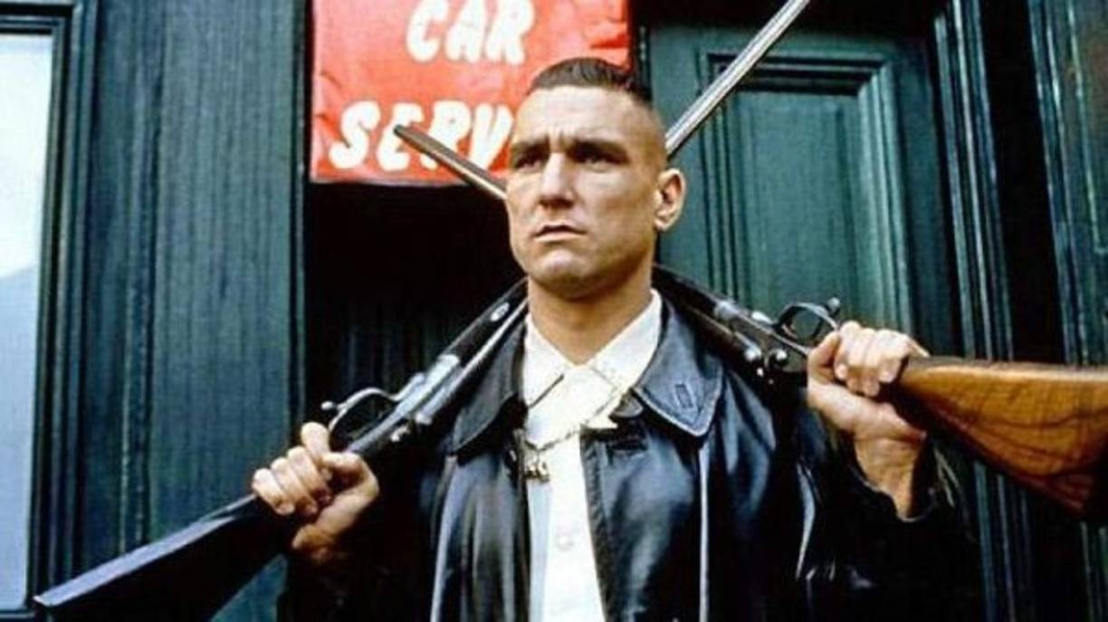 En 1998, Vinnie Jones debutó como actor “Lock, Stock and Two Smoking Barrels” de Guy Ritchie. Desde ese año, apareció en 25 filmes.