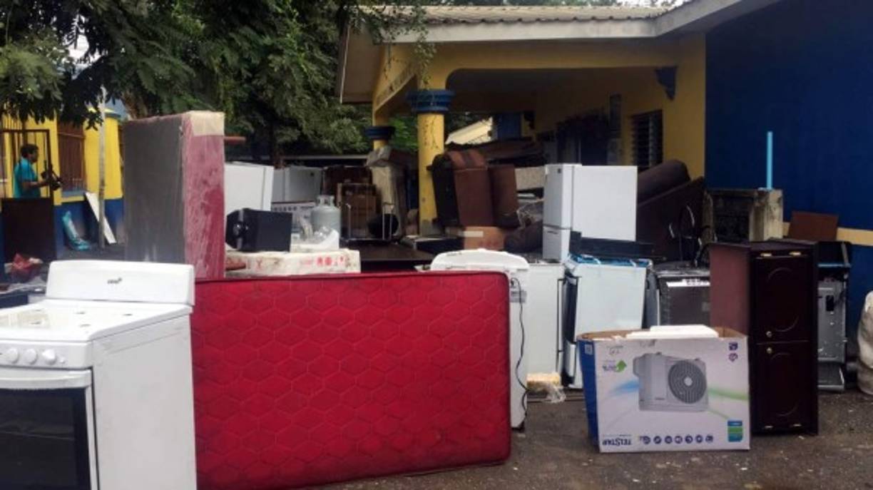 La Policía ha trasladado los artículos recuperados a las distintas postas, como evidencia contra los capturados.