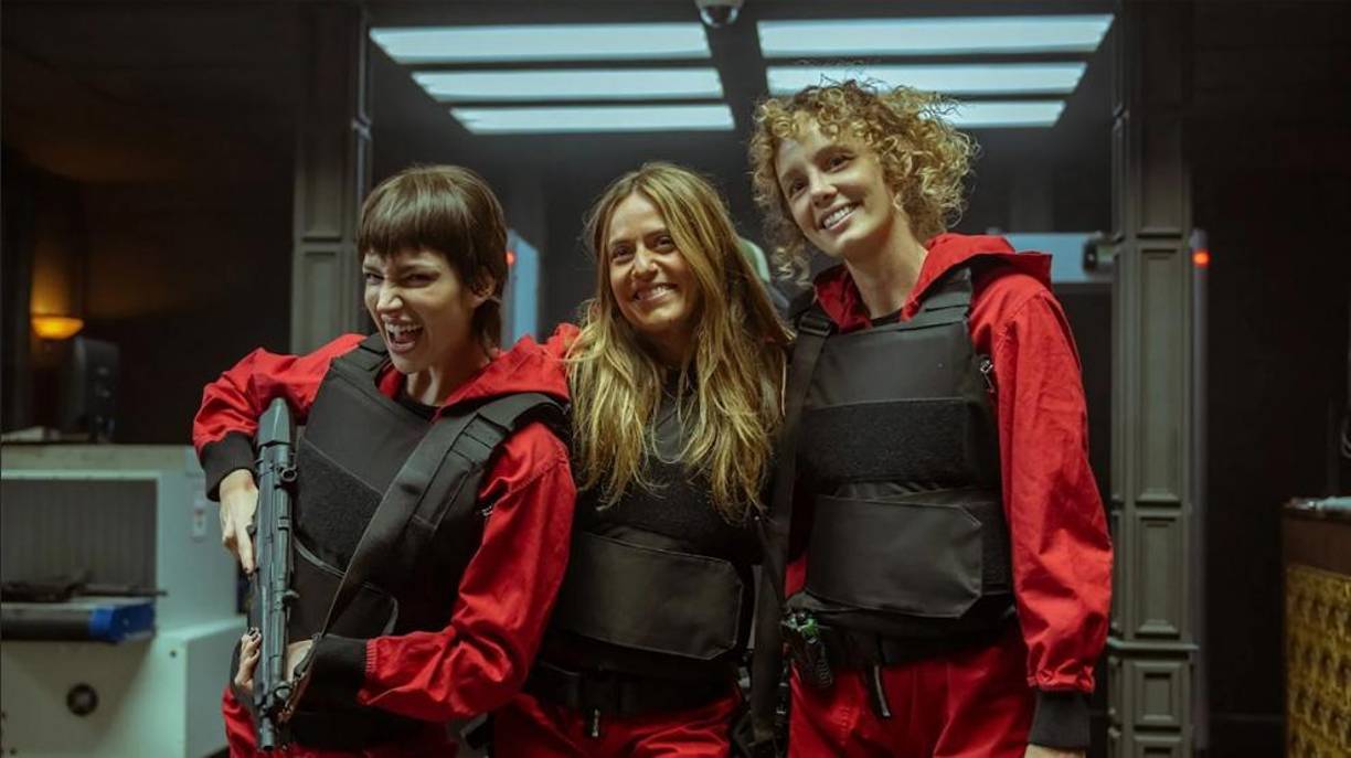 Tokio, el personaje interpretado por Corberó fue uno de los más queridos de la serie La Casa de Papel, la repentina salida de la actriz de la serie a la mitad de la quinta temporada tomó por sorpresa a sus seguidores.¿Por qué dejó la serie? la actriz no ha hablado exactamente del tema. Pero dado que la quinta temporada fuela fue la última del programa, parece probable que haya sido una decisión creativa tomada por los escritores.