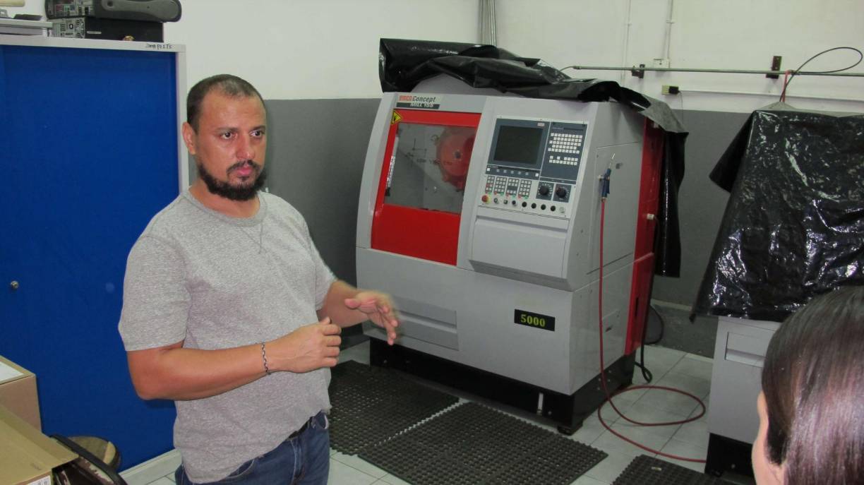 No obstante, coincidió en que es urgente adquirir equipo nuevo, para que los futuros técnicos de la Capital Industrial puedan formarse en talleres modernos y con equipo de última generación, que les abra más oportunidades en el mercado laboral.