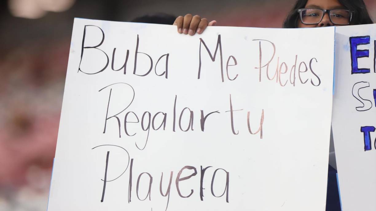 ”Buba me puedes regalar tu playera”, peculiar petición para el arquero de la selección de Honduras en Arizona.