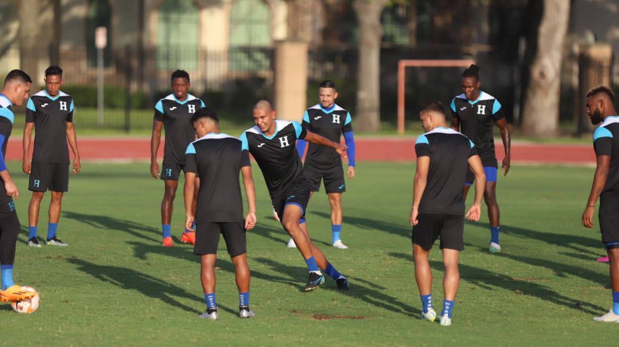 Luís Vega se tuvo que someter a la tradición del debutante. 
