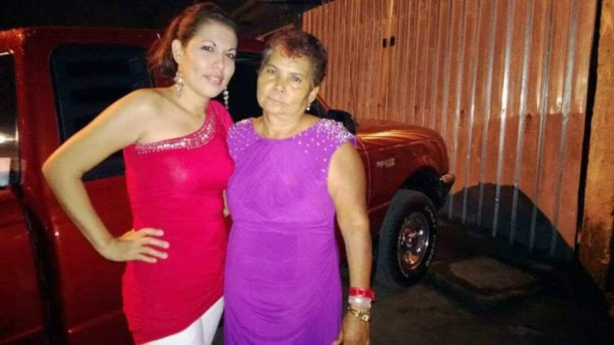 Doris De Rosa: No me alcanzan las palabras para decirle cuanto la Amo madre mia, ella es la mujer que Dios escogio para darme vida,y creo que eso no se paga con nada, no me alcansarian dos vidas para agradecerle y decirle que agradesco a Dios por darmela como madre LA AMO MAMI.