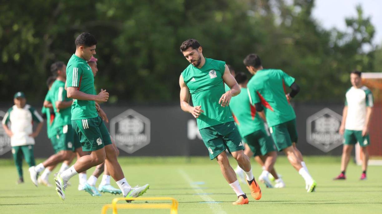 En un ambiente optimista y en una cancha de primer nivel se entrenó la selección mexicana de fútbol este sábado.