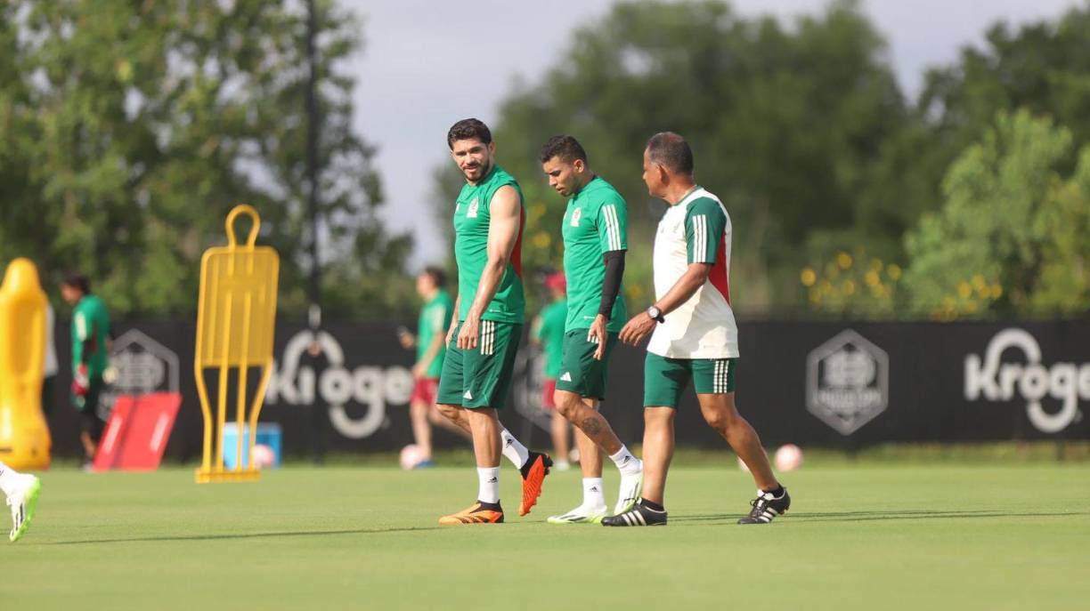 El rival de la “H” lució equipo completo y exhibió sus armas a la prensa deportiva como Sebastián Córdova, Luis Chávez, Orbelín Pineda, Santi Giménez, Luis Romo, Johan Vázquez y los demás jugadores que conforman la nómina.