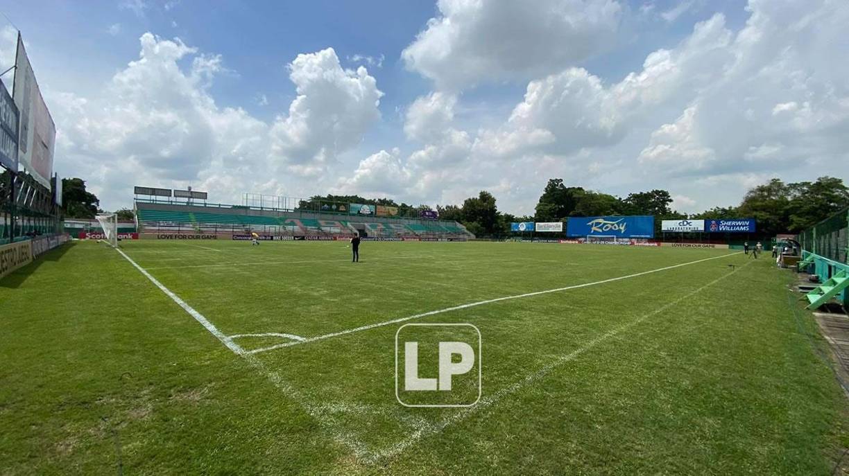 La cancha del Morazán luce impecable para jugar al fútbol.