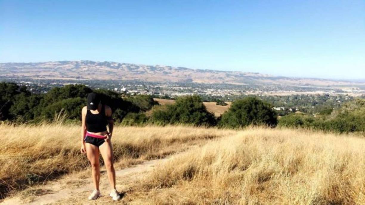 Una de las actividades favoritas de Sadia es escalar montañas. Los lugares pequeños la abruman. Prefiere estar en contacto con la naturaleza.
