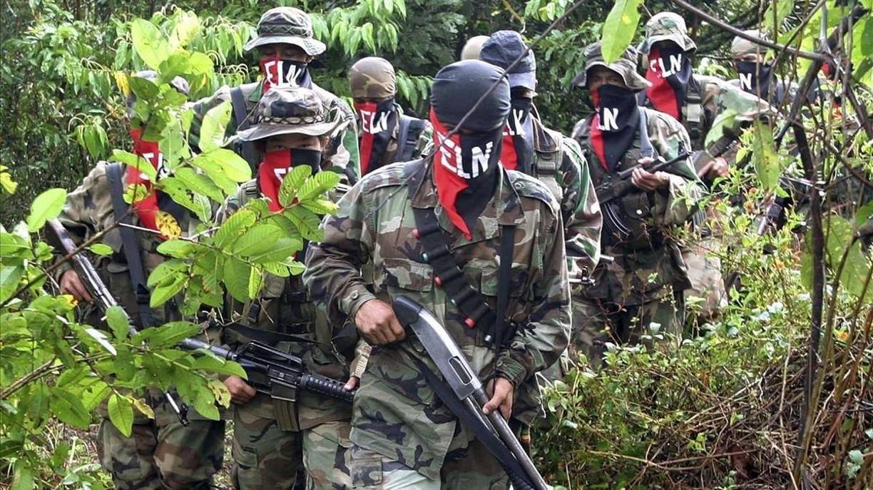 El Ejército de Liberación Nacional (ELN), que tendría secuestrado al papá del jugador, es una organización guerrillera insurgente, narcotraficante y terrorista de extrema izquierda que opera en Colombia y Venezuela. Desde su conformación en 1964, es un actor del conflicto armado interno en suelo cafetero.
