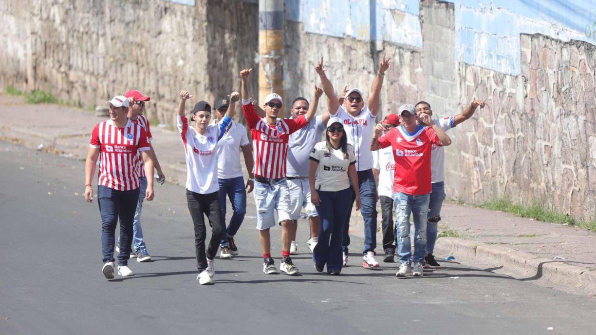 Los portones del Estadio Nacional Chelato Uclés se abrieron a partir de las 2 de la tarde previo al clásico entre Olimpia vs Motagua.