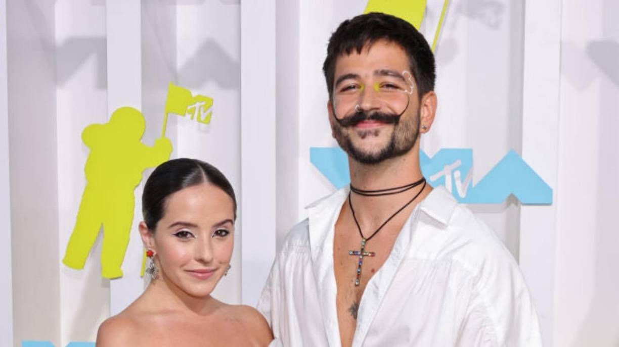 ”Así que para renovar nuestros votos, vamos a realizar nuestra Boda de madera y vamos a casarnos en Guatemala, antes de que comience nuestra gira por Latinoamérica”, continuó el artista venezolano. 