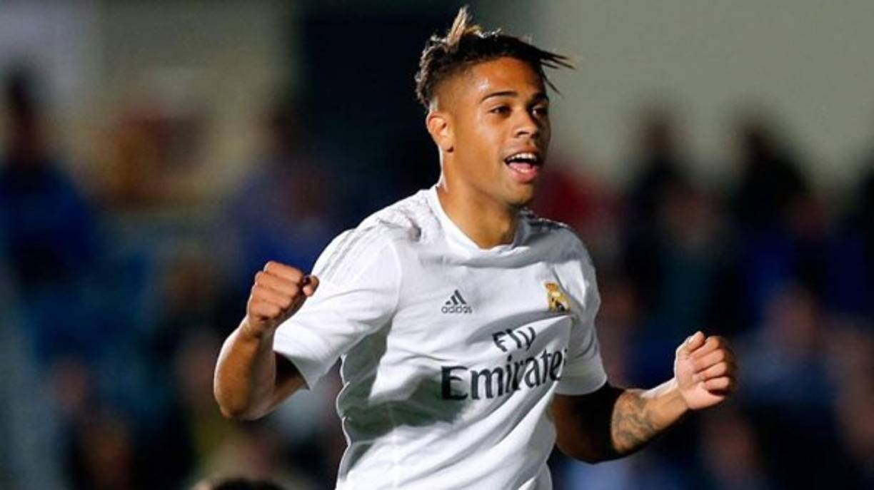 El canterano Mariano Díaz está siendo una de las sensaciones de la pretemporada del Real Madrid, el jugador dominicano ha sorprendido aunque ya se conocía su potencia dado que la pasada campaña jugó a un gran nivel en el Castilla, el Sevilla es uno de los interesados en su cesión según publica Bernabeu Digital.