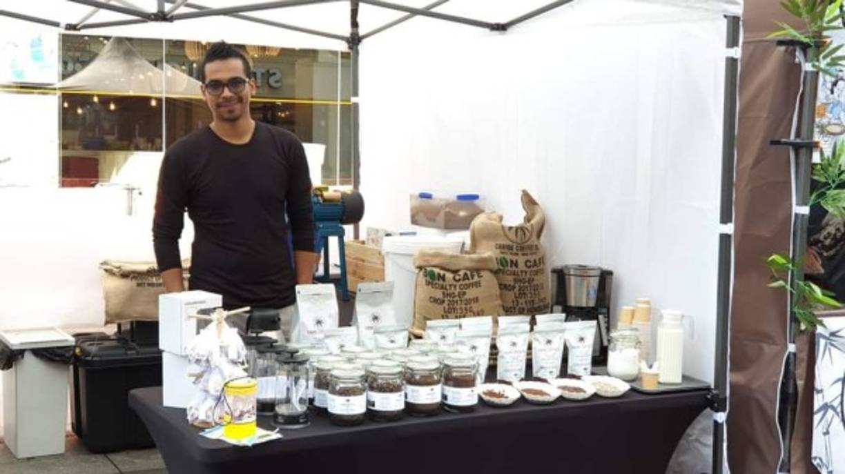 Este compatriota ha participado en diferentes concursos como el Young Traders Market, en el que resultó ganador.