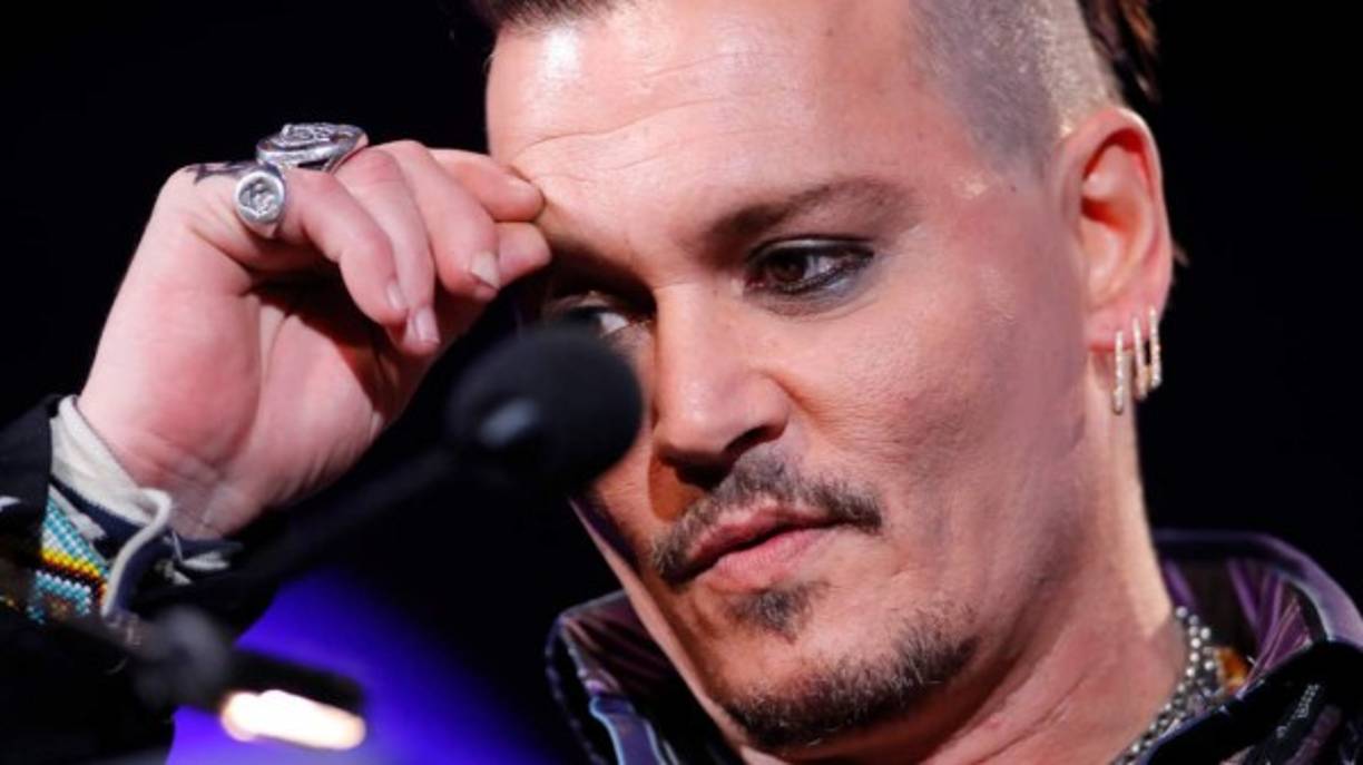 Muchos han especulado que su aspecto se debe al divorcio y la depresión que esto le generó al estar casado menos de un año con Amber Heard y de su comentada crisis económica.