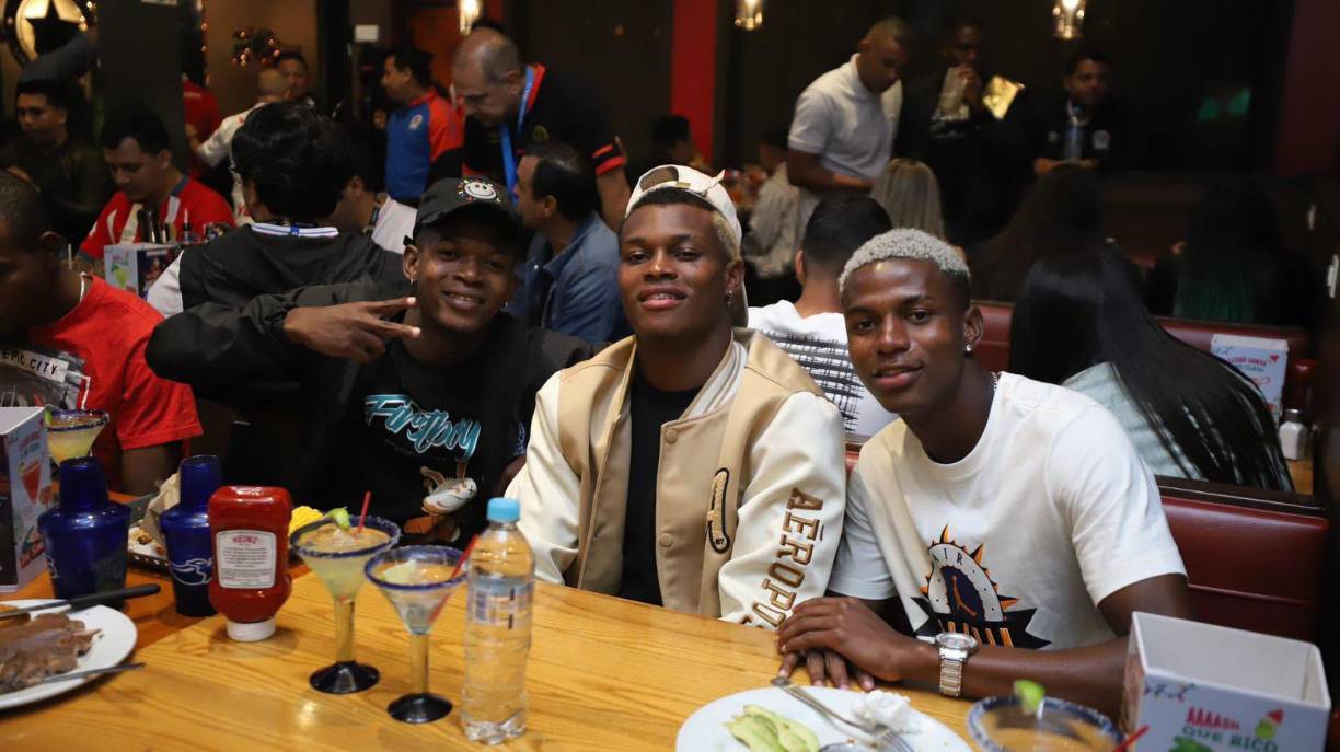 Tras consagrarse campeón, la plantilla del Olimpia se trasladó a un famoso restaurante en Tegucigalpa para continuar con la fiesta de su título número 37. 