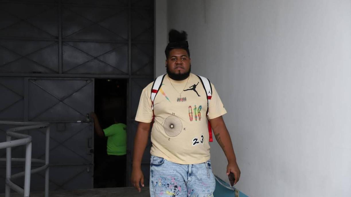 La sorpresa de la noche. Dentro de los otros reconocidos catrachos, La More se hizo presente en el recinto capitalino y será uno de los porteros. 