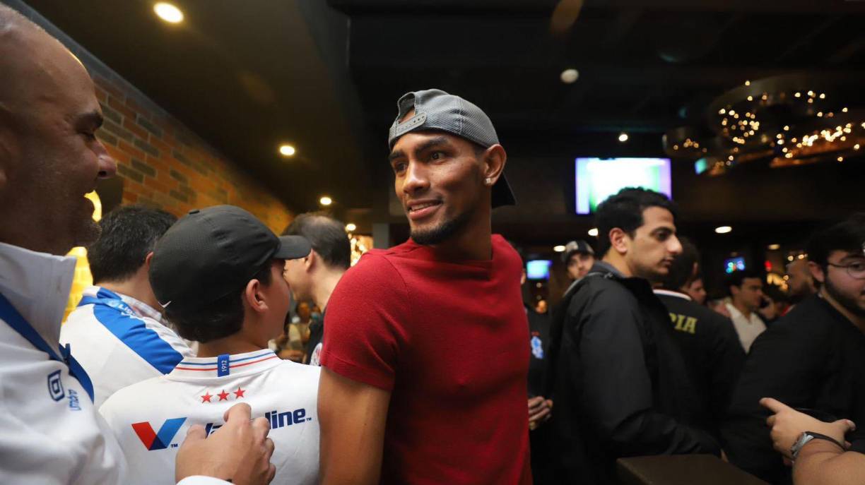 La llegada de Jerry Bengston, uno de los anotadores en la gran final de la Liga Nacional de Honduras.