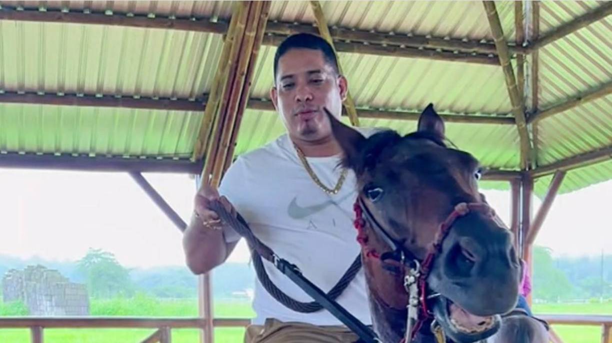 Ecuador maneja la hipótesis de que la muerte del líder de la peligrosa banda de Los Choneros, Junior Roldán, no habría sido un asesinato coordinado por un grupo delincuencial, sino producto de una riña en Colombia.