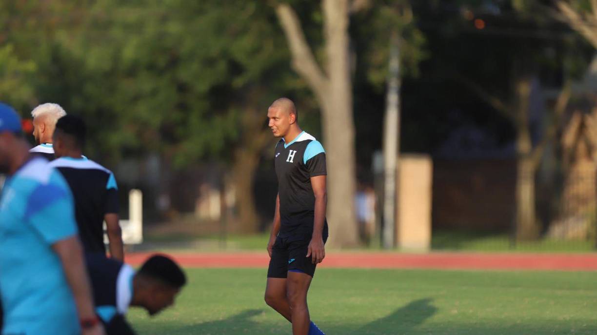 Defensa central: Luis Vega.