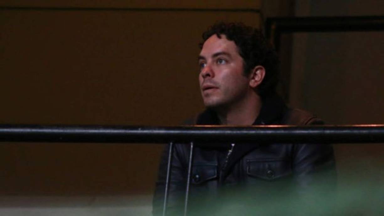 Y agregó: “Hank Rhon tiene una faceta filantrópica de apoyo a necesitados, a diario hay gente en su oficina solicitando algún apoyo y se los da. Financia anónimamente operaciones, tratamientos médicos”.