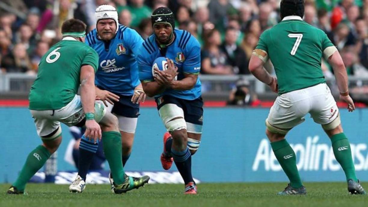 Ha pasado de correr pelota en mano en competiciones como el Seis Naciones a llevar una ambulancia por las calles de Parma para combatir al coronavirus.