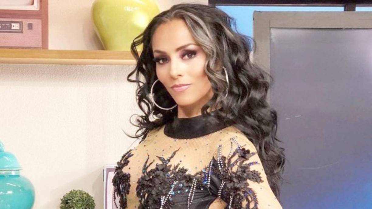 “Voy bastante bien, estoy tomando los ciclos de dióxido de cloro que es con lo que yo me he estado cuidando, protegiendo de tiempo atrás. La verdad es que bastante tranquilo, primero Dios así siga. Me estoy cuidando mucho, encerrada, estoy sola”.